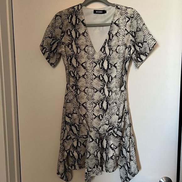 Misguided Black and White Snakeprint Mini Dress Size 8 - Picture 5 of 9